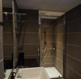 Goto Hotel | Budget-Friendly Conne Hotel with Hot Tub & Family Amenities