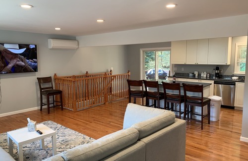 Danbury House | Experience Cul Du Sac Serenity: 10/10 Rated Getaway