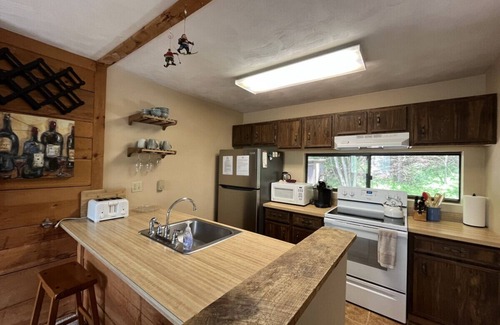 Hidden Valley House | Inviting Mountain Retreat with Free Pool Access & Amenities