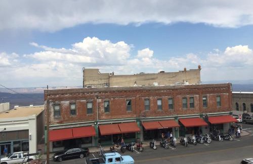 Jerome Hotel | Pet-Friendly Connor Hotel: Rated 9/10 for Family Stays