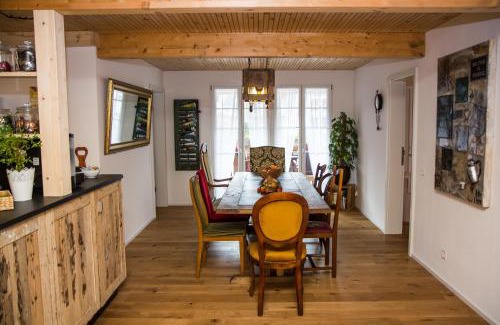 Niederweningen Bed & Breakfast | Top-Rated Conny's B&B: Ideal for Families with Kitchen