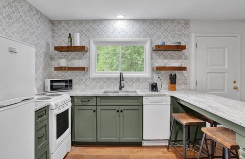 Pocono Summit House | Chic Cono-Cottage: Cozy Retreat in Central Pocono