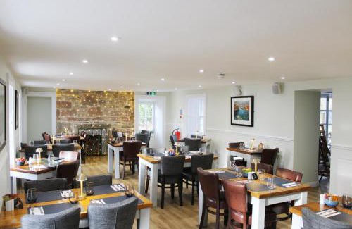 Conon Bridge Bed & Breakfast | Discover the Conon Hotel: 4-Star Retreat with Hot Tub & Dining