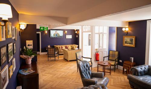 Conon Bridge Bed & Breakfast | Discover the Conon Hotel: 4-Star Retreat with Hot Tub & Dining