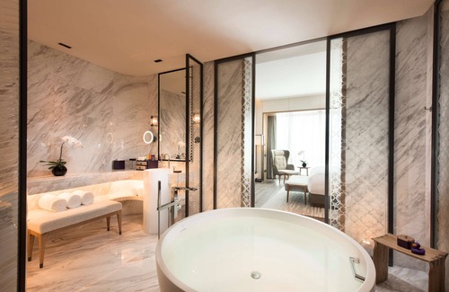 Zhujiang New Town Hotel | Experience Luxury at Conrad Guangzhou: 5-Star Comfort Awaits