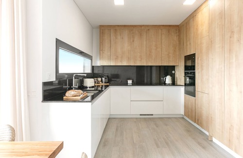 Peniche Apartment | Consolação Sunset View: Scenic Retreat with Spa & Breakfast