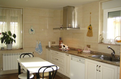 Vega de Infanzones House | Constanza House: Family-Friendly Retreat Near León