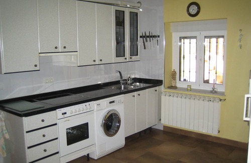 Vega de Infanzones House | Constanza House: Family-Friendly Retreat Near León