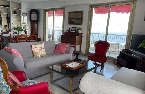 Fabron Apartment | Oceanfront Retreat at Constellations de Fabron - Rated 9.2