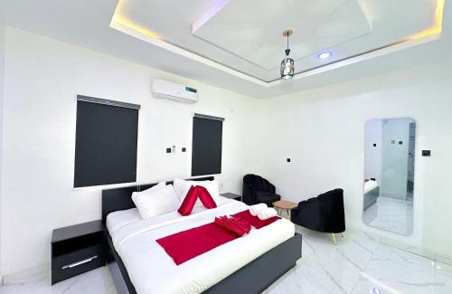 Okpanam Apartment | Inviting Consume Maisonette with Pool and Hot Tub Access