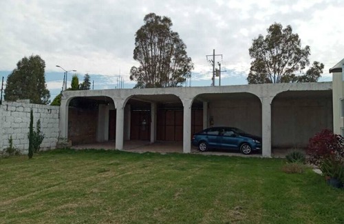 San Juan del Rio House | Modern Retreat Near Haciendas with Pool and Spa Amenities