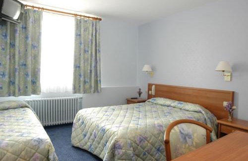 Contres Hotel | Pet-Friendly Hotel de France: Comfort Near Beauval-Cheverny
