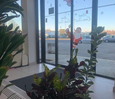 Toulouse North Hotel | Comfortable Hôtel des Etats-Unis: Pet-Friendly & Family-Friendly