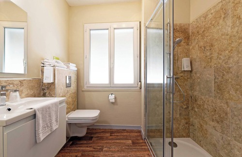 Autun Hotel | Discover Hôtel du Commerce with Top-Rated Dining Options