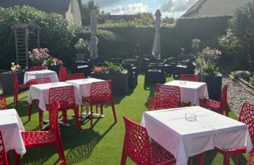 La Riviere-Saint-Sauveur Hotel | Discover Comfort at Contact Hôtel - Motel Les Bleuets