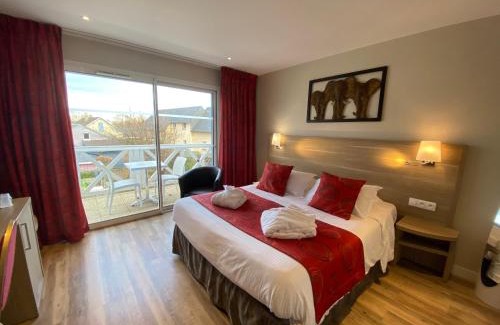 La Riviere-Saint-Sauveur Hotel | Discover Comfort at Contact Hôtel - Motel Les Bleuets