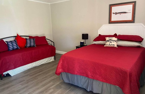 Quitman Hotel | Seamless Check-In at Gar Getaway - Room 8 with Kitchen