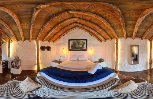 El Penol Cabin | CONTAINER & HOBBIT GLAMPING