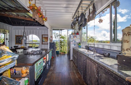 El Penol Cabin | CONTAINER & HOBBIT GLAMPING