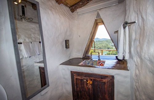 El Penol Cabin | CONTAINER & HOBBIT GLAMPING