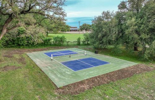 Waco House | Discover The Pecan Grove Container Home Near Magnolia