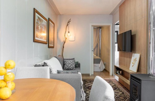 Garibaldi Apartment | Pet-Friendly Retreat at Container Perlage - Guest Rated 10/10