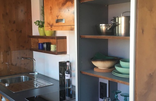 Scheuerfeld House | Cozy Container Tiny House with Netflix & Veranda Access