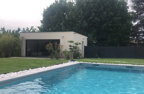 Saint-Didier-au-Mont-d'Or House | Stylish House with Pool and Lake View in St Didier au Mont D'Or