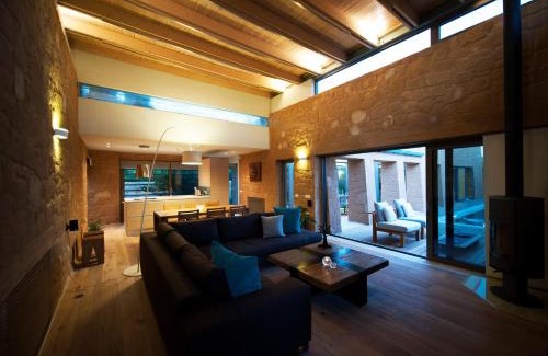 Kontomari Villa | Experience Conte Marino Villas: Oceanfront Bliss & 9.7 Rating