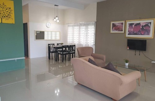 Banting House | Family-Friendly Stay at Contempo 16: Ideal for Kids