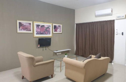 Banting House | Family-Friendly Stay at Contempo 16: Ideal for Kids