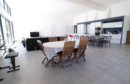 Chateauneuf-de-Gadagne House | Contemporary villa with private pool 8 beds in Chateauneuf de Gadagne