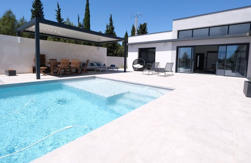 Chateauneuf-de-Gadagne House | Contemporary villa with private pool 8 beds in Chateauneuf de Gadagne