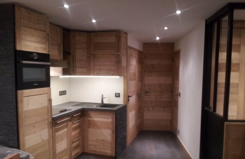 Les Avanchers-Valmorel Apartment | Modern Valmorel Chalet: Ski-In/Ski-Out with Spa & Breakfast