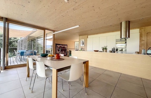 Merindol-les-Oliviers Villa | Modern Villa with Breathtaking Views of Mont Ventoux