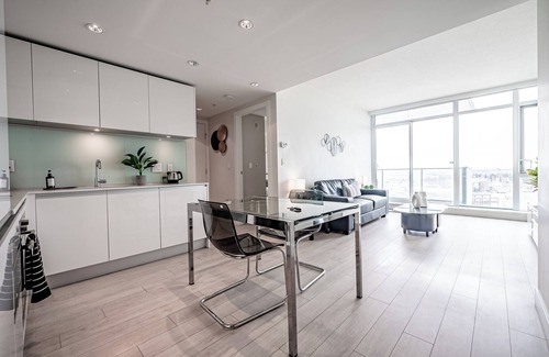 Victoria Park House | Modern 1-Bedroom Retreat with Scenic Views - Family Friendly