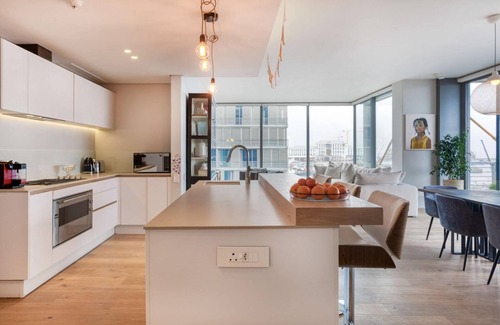 Silo District Apartment | Contemporary 2-Bed Apartment with Study & Harbour