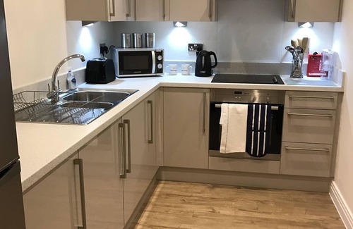 Stevenage Apartment | Modern 2-Bedroom Retreat with Spa and Pool in Stevenage