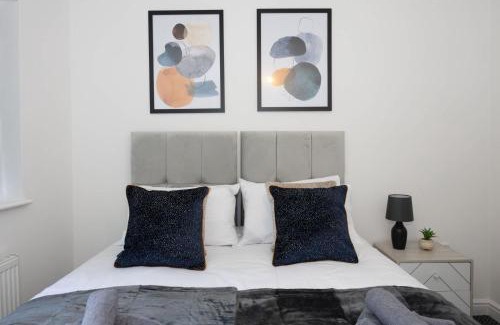 Leigh House | Prime Location with Free Parking for Contractors & Leisure
