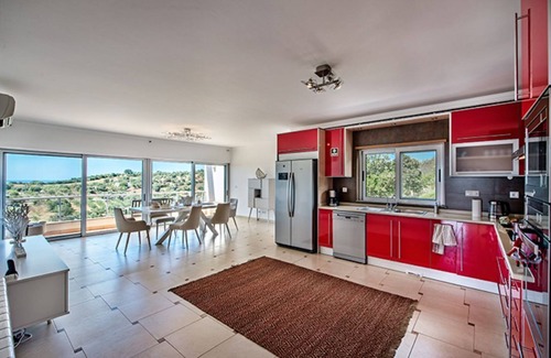 Fonte do Bispo Villa | Modern 3 Bedroom Villa with Pool and Ocean Views