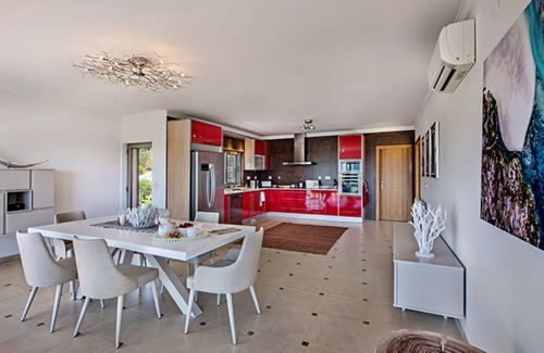 Fonte do Bispo Villa | Modern 3 Bedroom Villa with Pool and Ocean Views