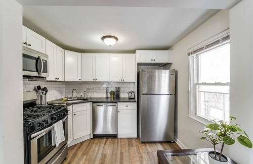 Bloomfield Apartment | Modern 3-BR Apartment in Downtown Bloomfield, Near NYC