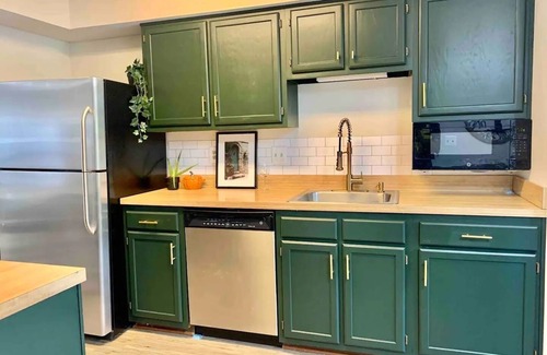 Montgomery Village House | Modern 3BR Retreat in Montgomery Village with Pet-Friendly Perks