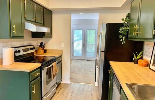 Montgomery Village House | Modern 3BR Retreat in Montgomery Village with Pet-Friendly Perks