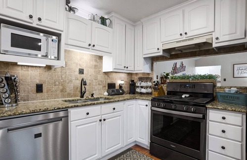 West Oak Hill House | Guest Rated: Contemporary 3BR Ranch with Pool in Austin