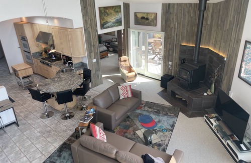 Sea Ranch House | Prime Ocean View Retreat with Spa and Pool Access