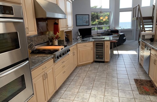 Sea Ranch House | Prime Ocean View Retreat with Spa and Pool Access