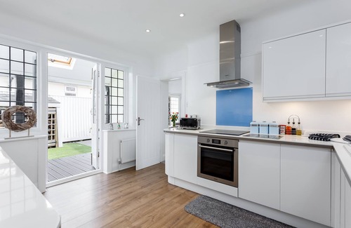 Southbourne Apartment | Stylish Garden Apartment Steps from the Beach with Pool