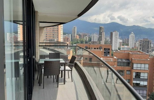 El Poblado Apartment | Modern Apartment in Balsos with Pool & City Views