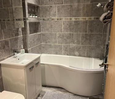 Keighley Apartment | Stylish Apartment in Prime Location with Private Parking